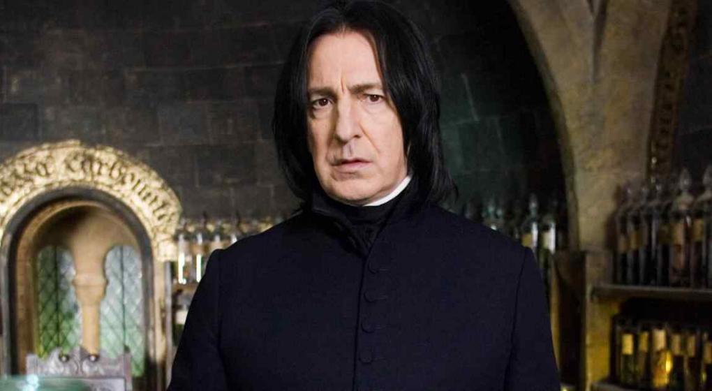 JK Rowling pidió disculpas por matar al profesor Severus Snape — En serio