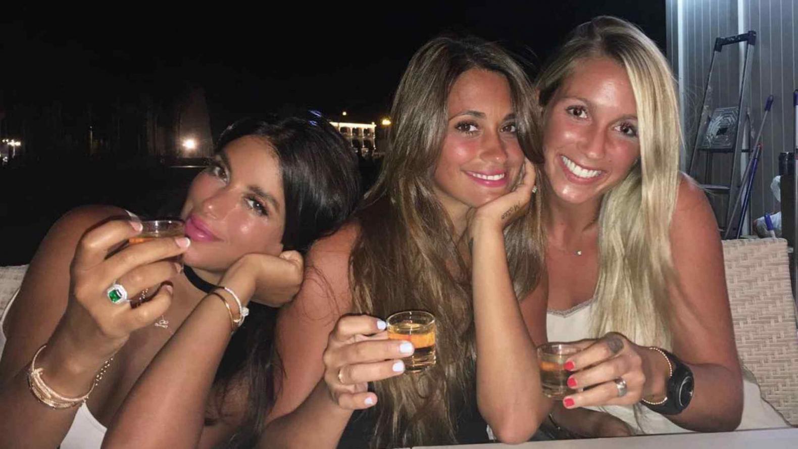 La Pulga De Las Vegas >> Tres diosas: la despedida de soltera de Antonela Roccuzzo con sus 2 compinches | MUSA La Pulga De Las Vegas >> Tres diosas: la despedida de soltera de Antonela Roccuzzo con sus 2 compinches | MUSA