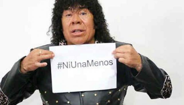 La Mona Jiménez se fotografió con el hashtag "#Ni una menos".