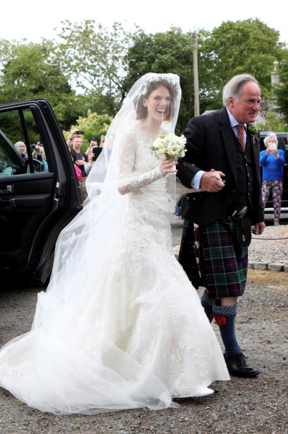 por qué gustó tanto el vestido de novia de rose leslie, actriz de